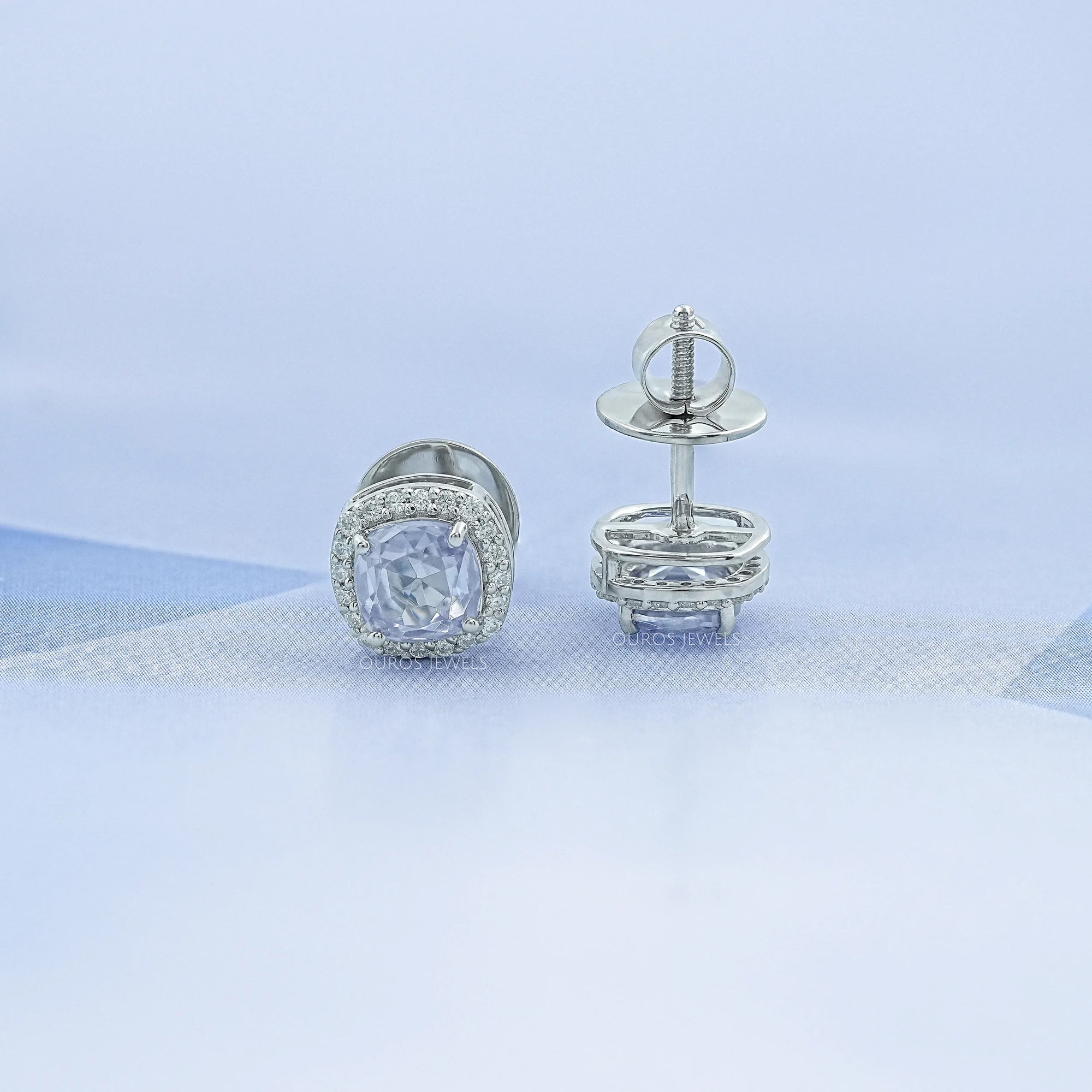Ohrstecker mit ovalem Saphir-Edelstein