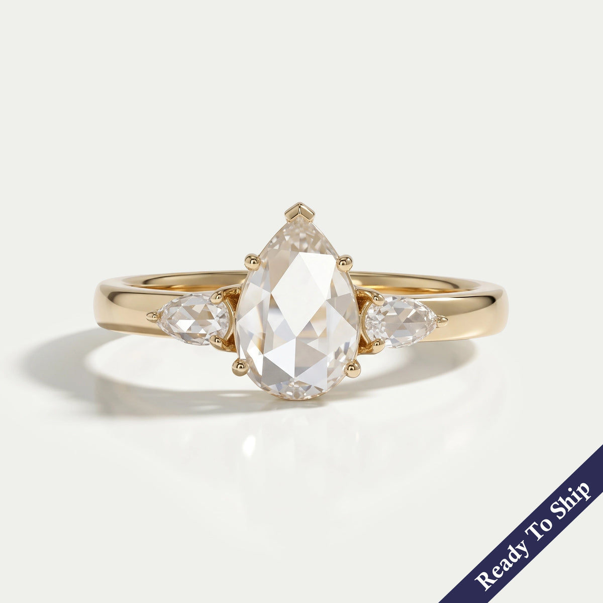 Antiker Ring mit ovalem Diamanten, rosafarbenem Halo und Blumenmuster