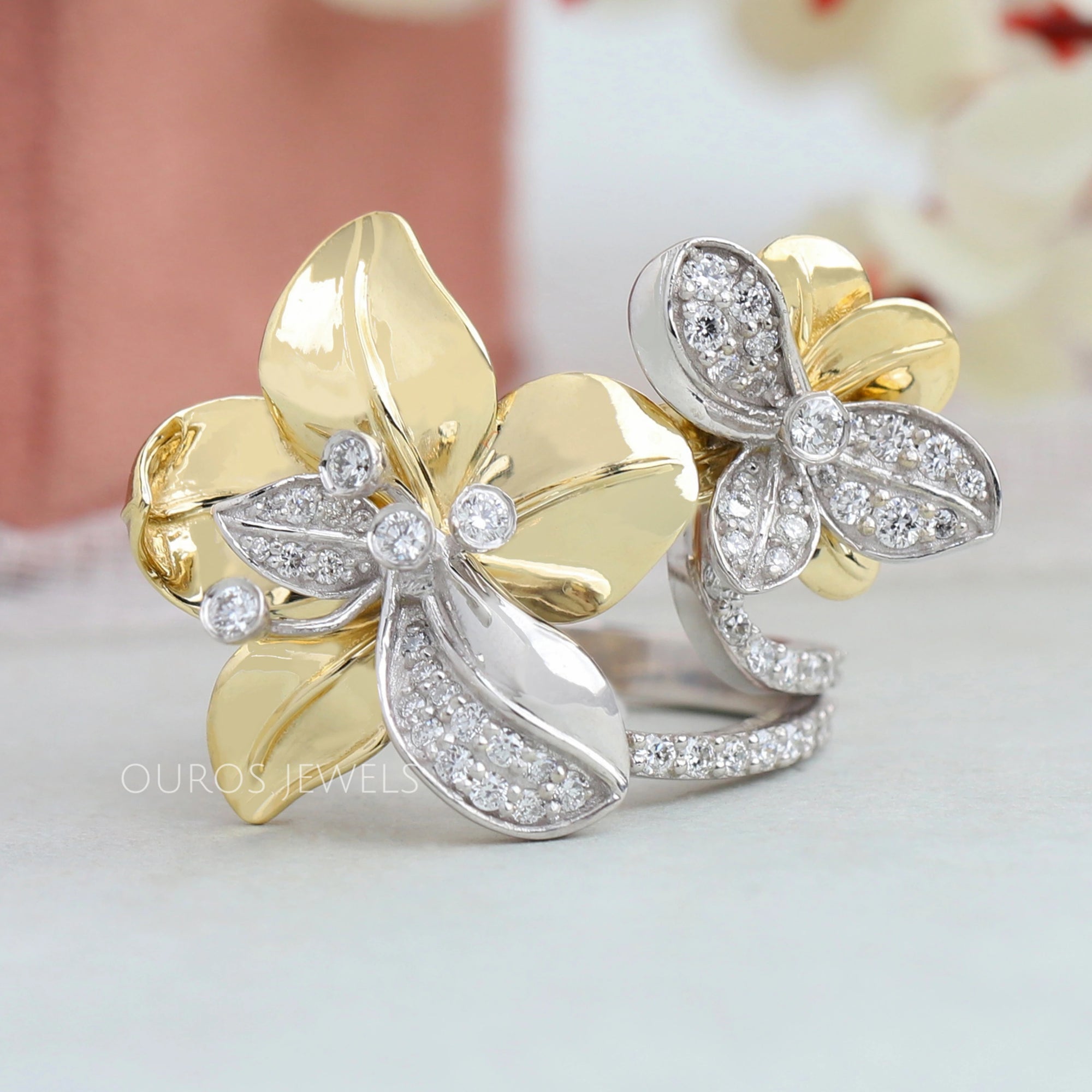 Vintage Floral Style Two Tone Round Diamond Wedding Ring