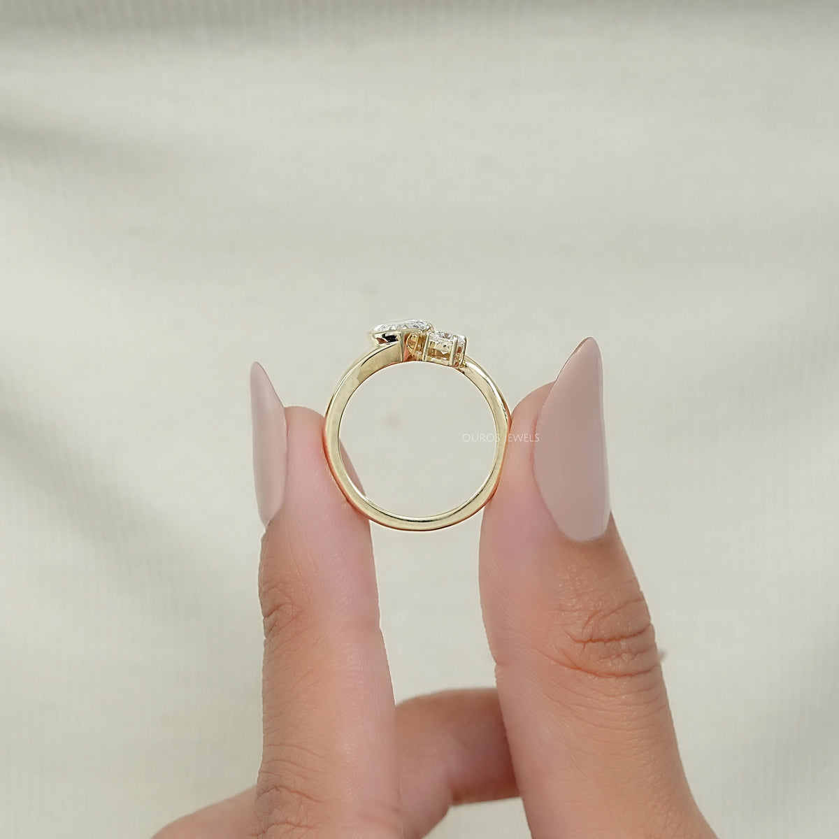 Verlobungsring mit Diamanten im Rosenschliff (rund und birnenförmig)
