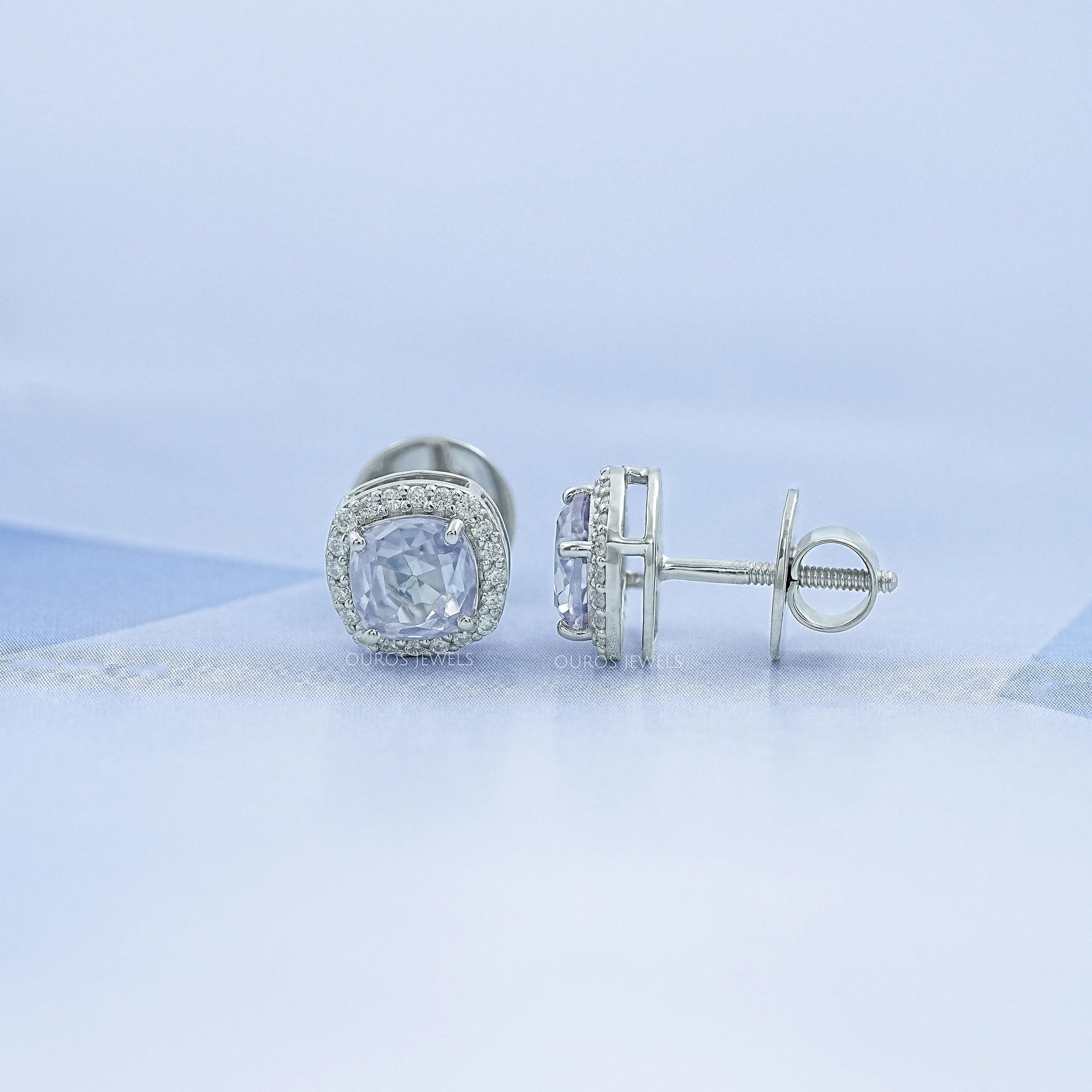 Ohrstecker mit ovalem Saphir-Edelstein