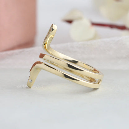 Snake Shape Gold Round Diamond Ring Rings